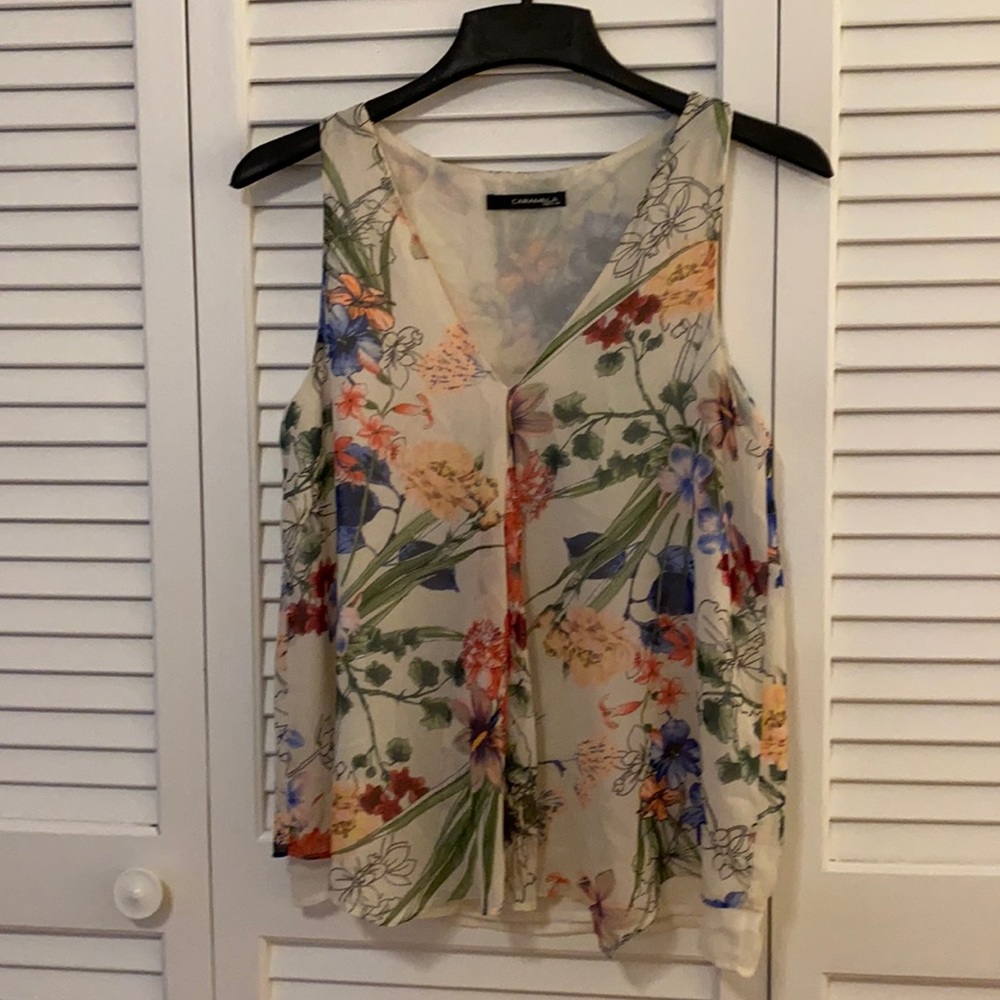 Floral pattern sleeveless top / tank top